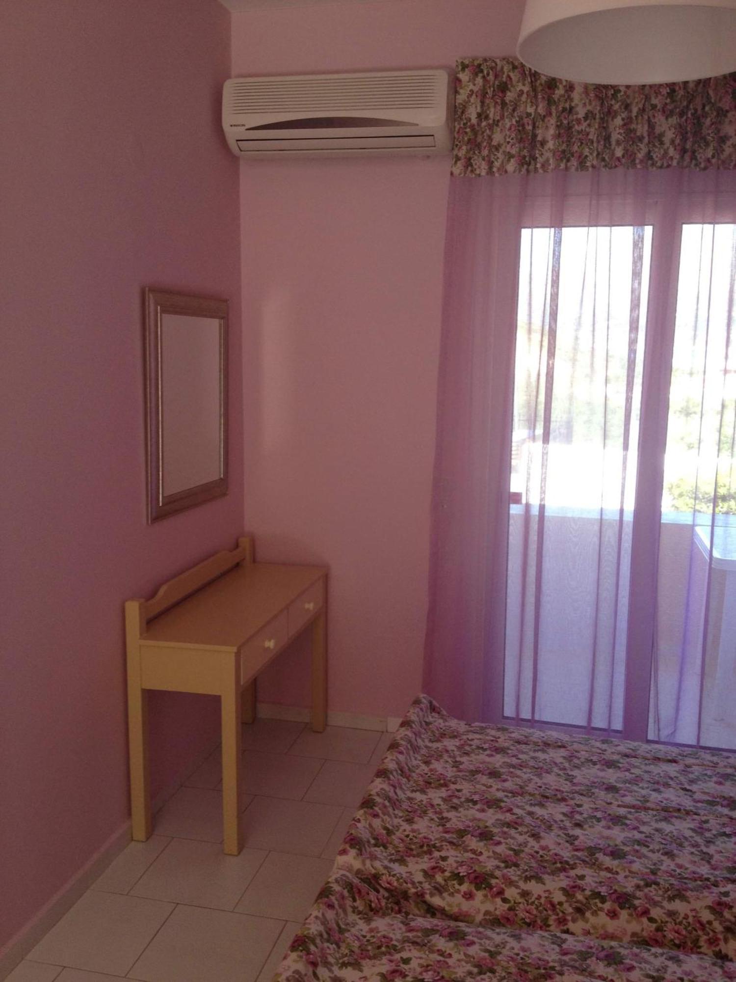 Erato1 Hotel Плакиас Екстериор снимка